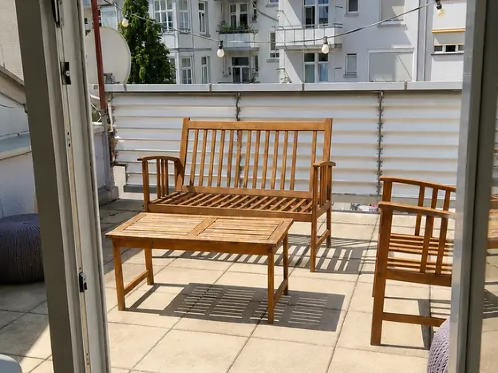 Große Dachterrasse am Hölderlinplatz - 1,5-Zimmer-Wohnung in Stuttgart-West | teilmöbliert