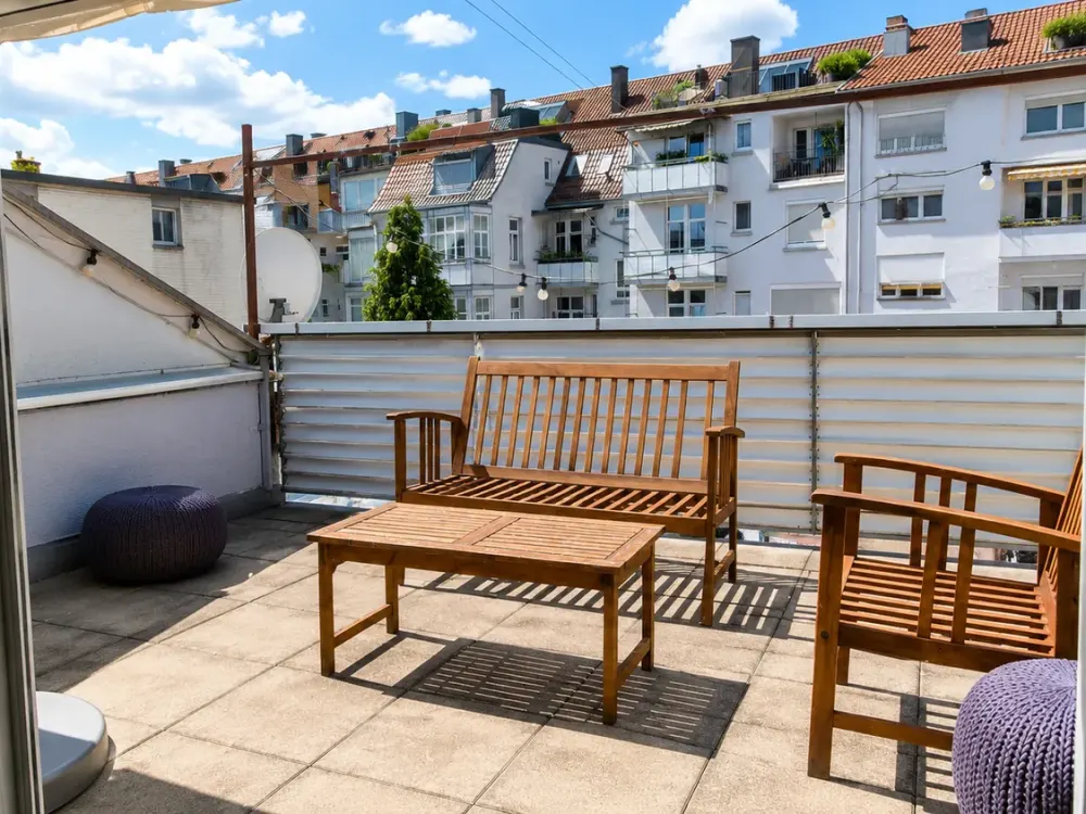 Große Dachterrasse am Hölderlinplatz - 1,5-Zimmer-Wohnung in Stuttgart-West | teilmöbliert