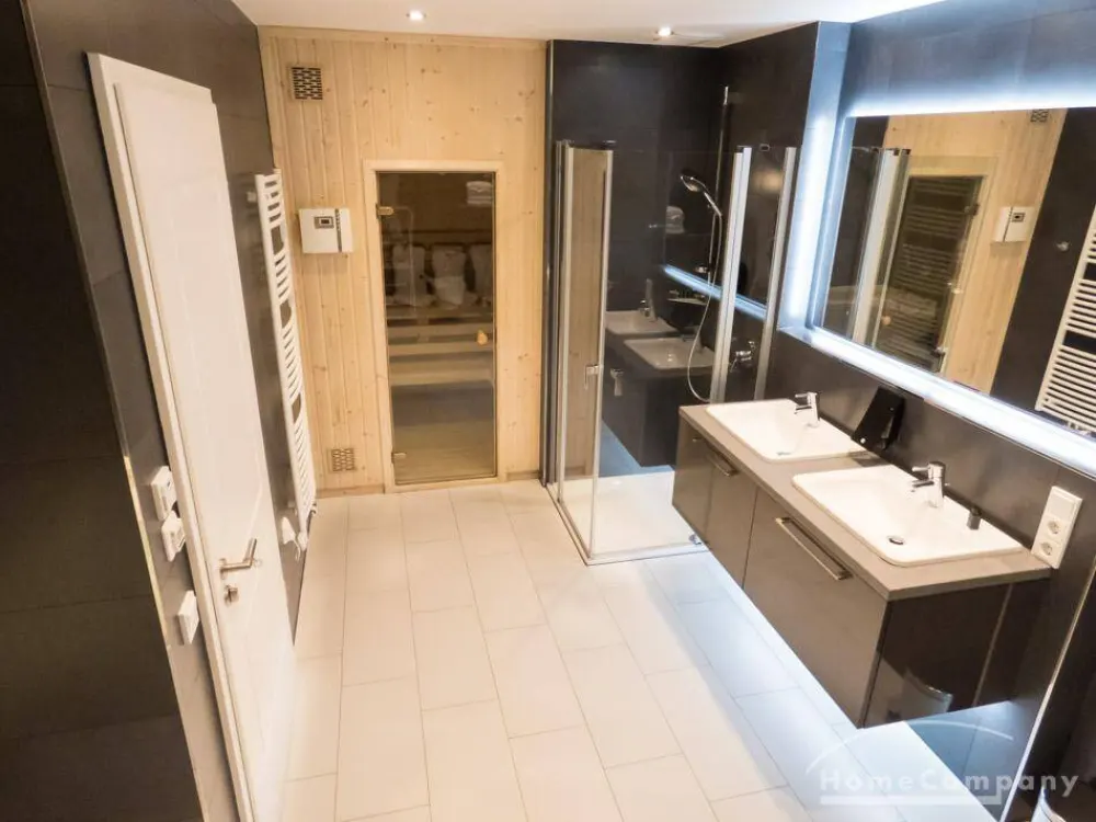 143683 HomeCompany Dresden Furnished Exclusives 3-Room Apartment in Dresden-Altstadt Near Frauenkirche max. 6 Persons