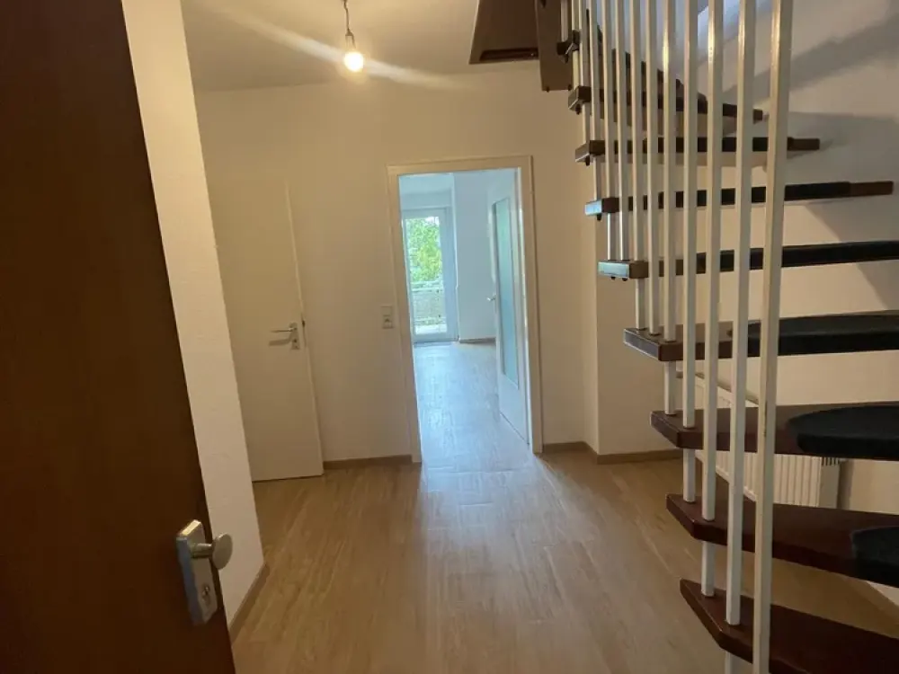 Besichtigung: 14.09. um 19:00 Uhr - großzügige 2-Zimmer-Maisonette-Wohnung auf hellen 91 m²