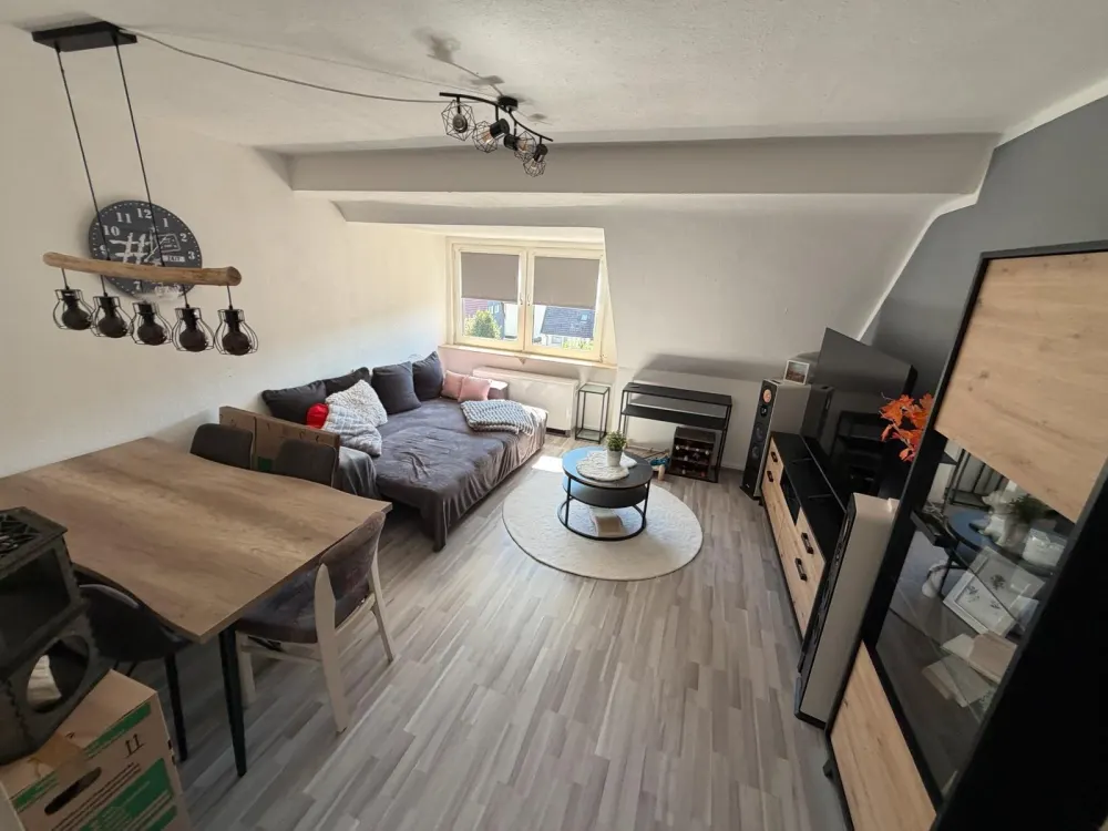 3 Zimmer Dachgeschoss Wohnung / Küchenübernahme