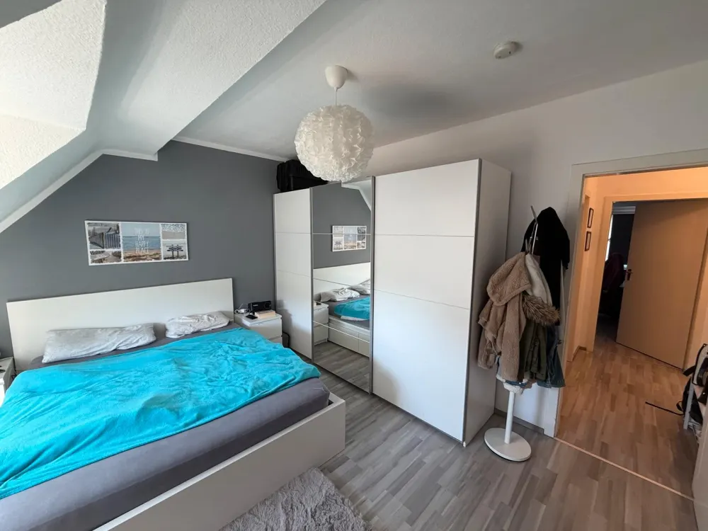 3 Zimmer Dachgeschoss Wohnung / Küchenübernahme