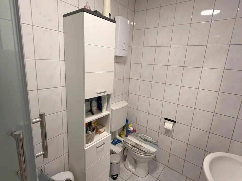 3 Zimmer Dachgeschoss Wohnung / Küchenübernahme