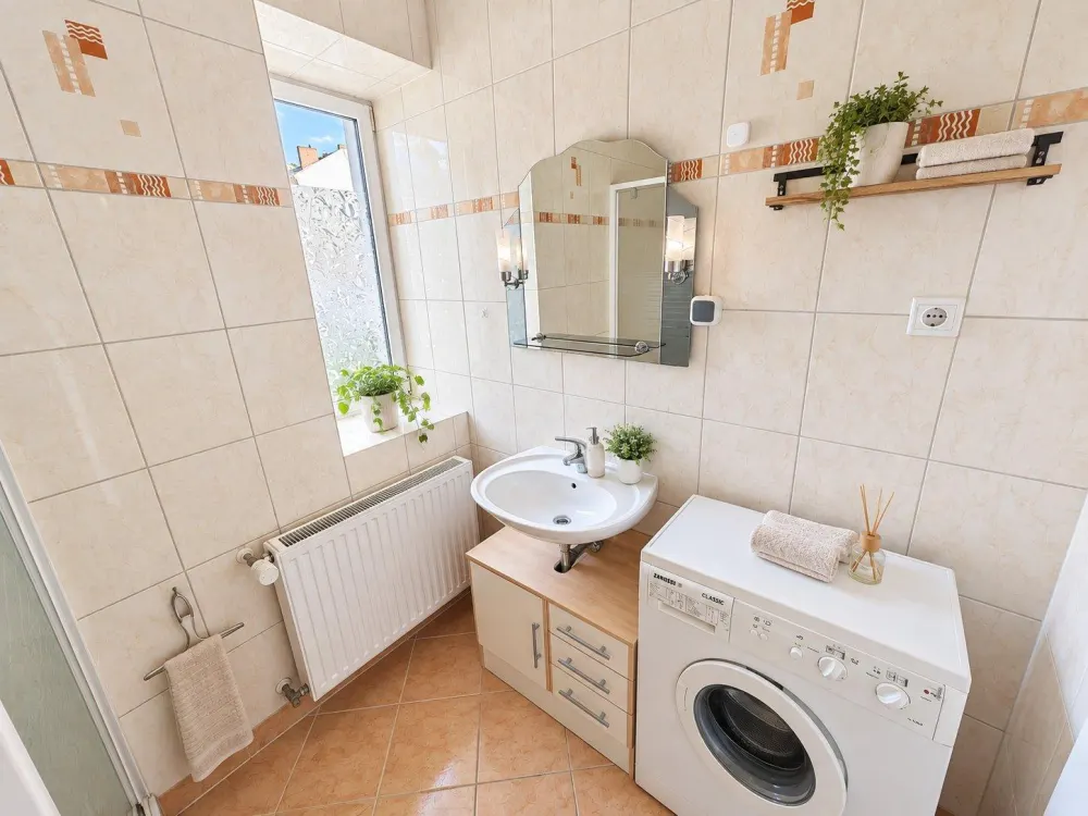Ab sofort: Studioapartment mit Gartenbenutzung