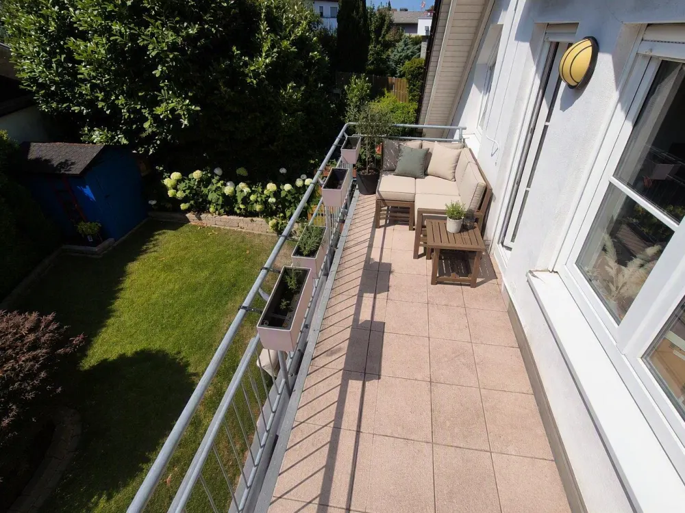 Helle 3-Schlafzimmer-Wohnung mit Balkon, Einbauküche und Garage