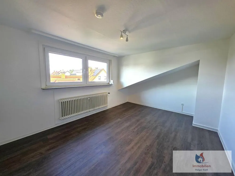 Attraktive 2 Zimmer Wohnung im Dachgeschoss mit Küche, 2 Badezimmer in ruhiger 5-Parteien-Anlage