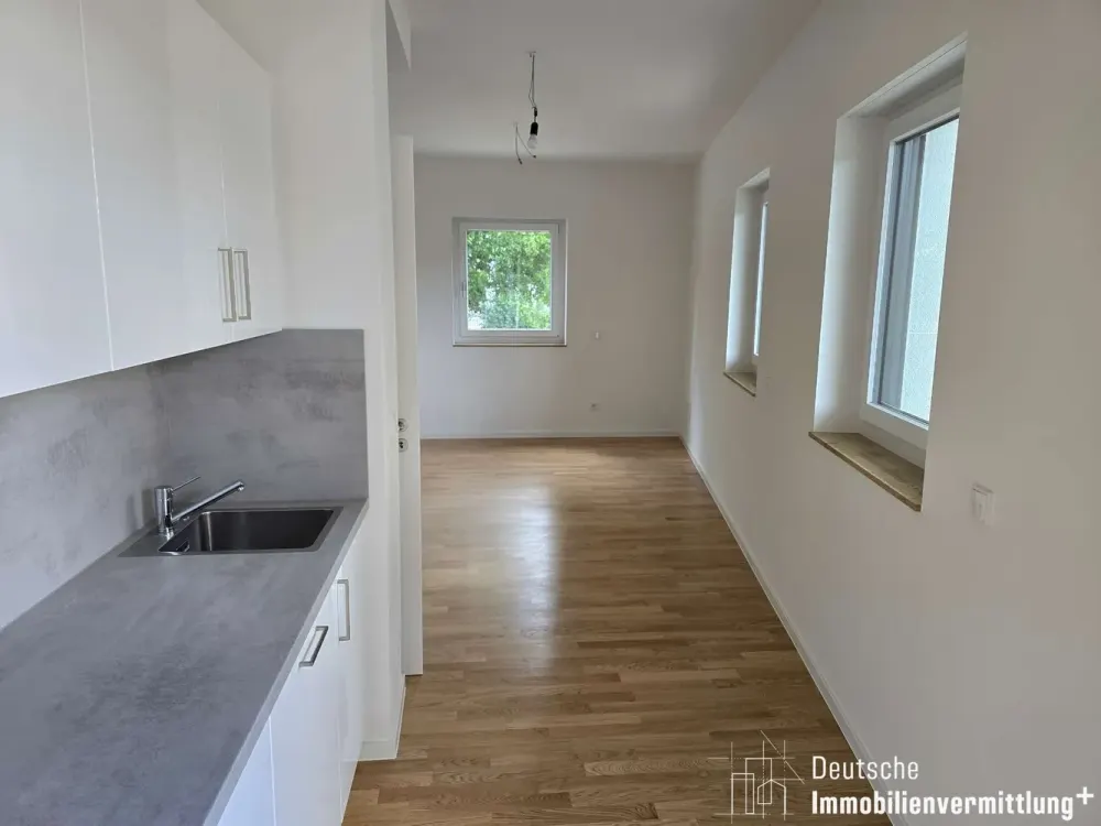 ERSTBEZUG: Moderne 2-Zimmerwohnung mit großem Balkon und Einbauküche