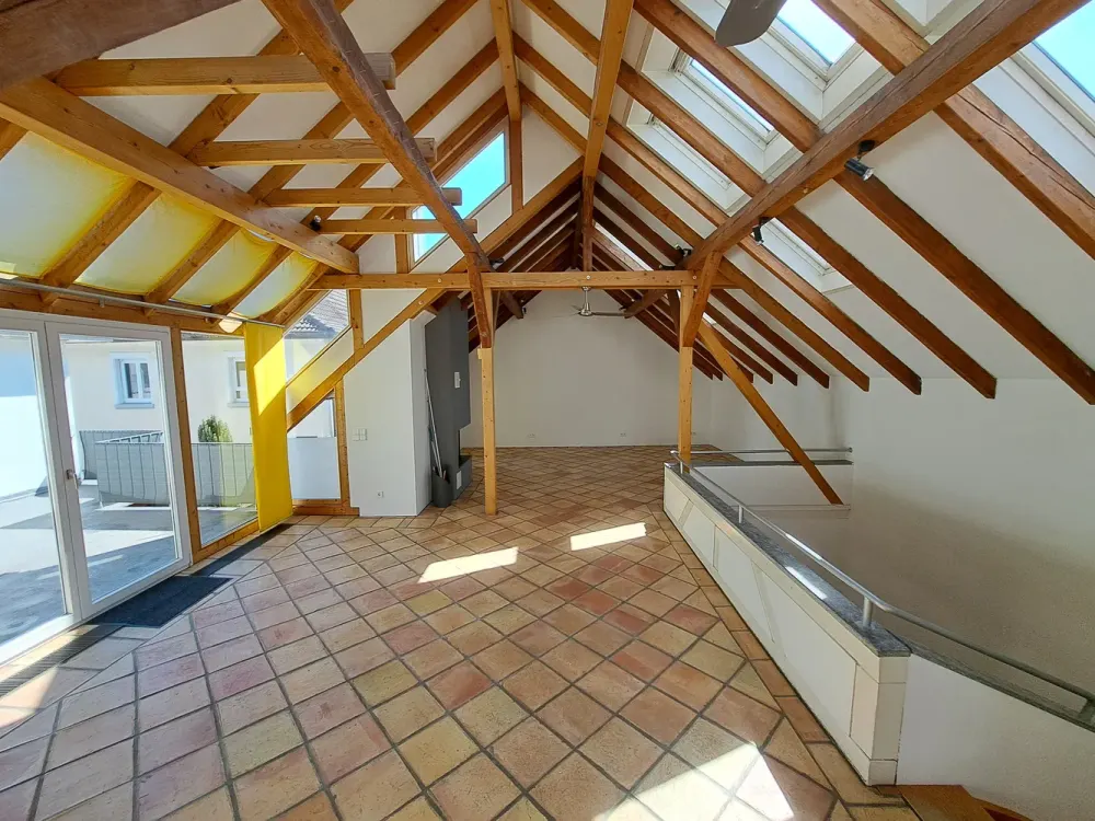 Außergewöhnliches Hinterhaus im Ortskern, ca. 220 m² Wohnen mit besonderer Architektur und drei Ter