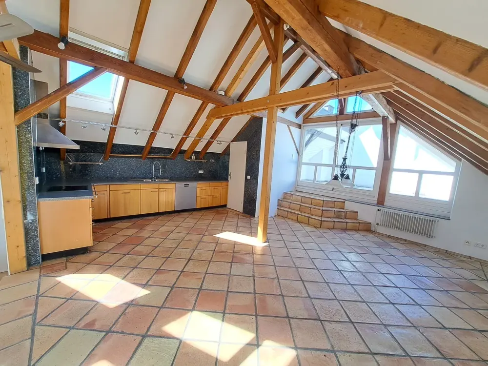 Außergewöhnliches Hinterhaus im Ortskern, ca. 220 m² Wohnen mit besonderer Architektur und drei Ter