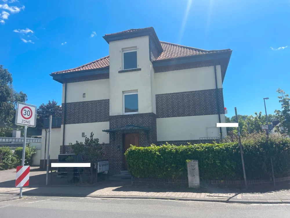 Komplett kernsanierte 4-Zimmer-Wohnung mit Balkon und Garten!!!