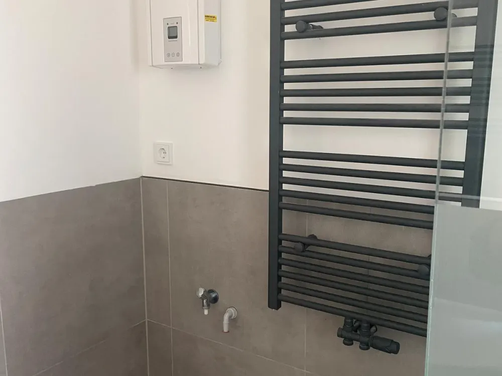 Komplett kernsanierte 4-Zimmer-Wohnung mit Balkon und Garten!!!
