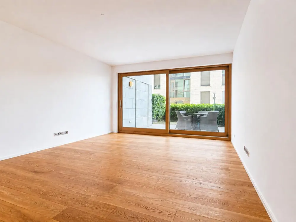 Hochwertig ausgestattete Maisonette mit Loggia und Garten