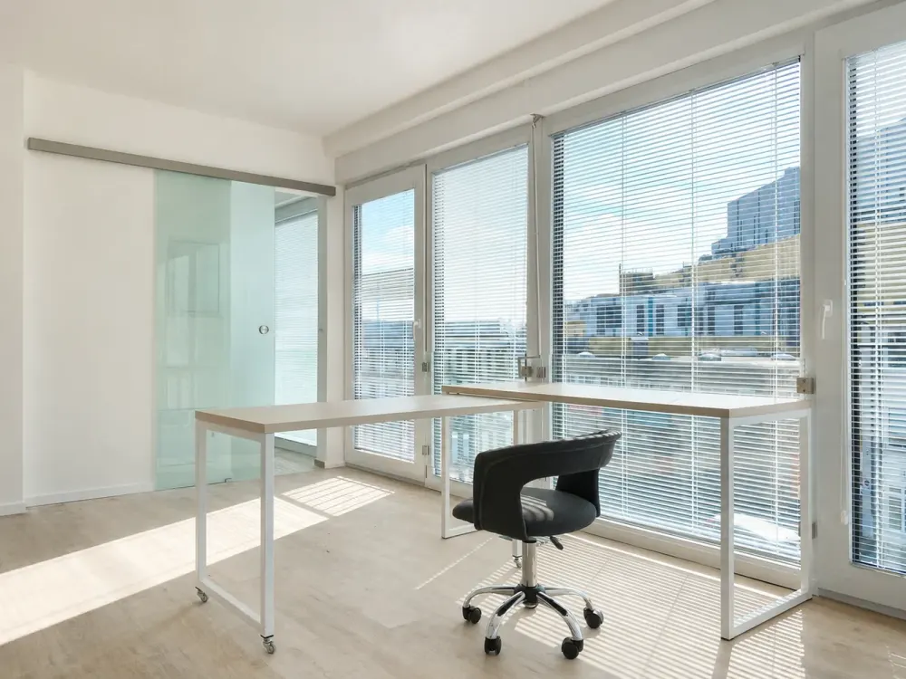Modern & Furnished Student Apartment - Co Working, Gym,