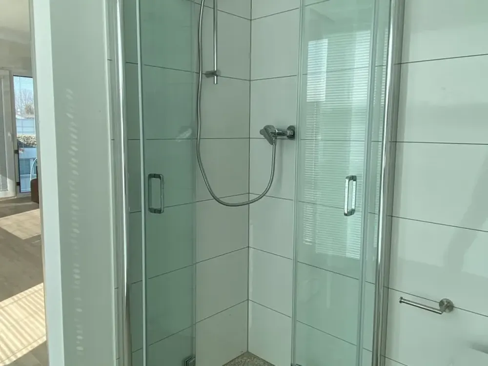 Modern & Furnished Student Apartment - Co Working, Gym,