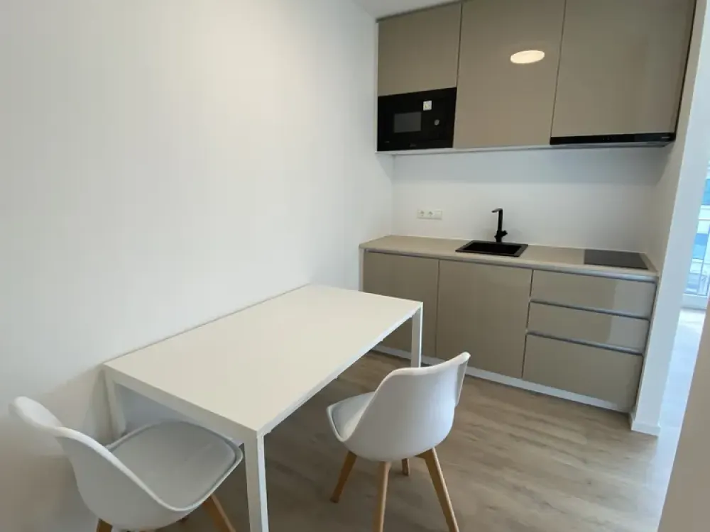 Modern & Furnished Student Apartment - Co Working, Gym,