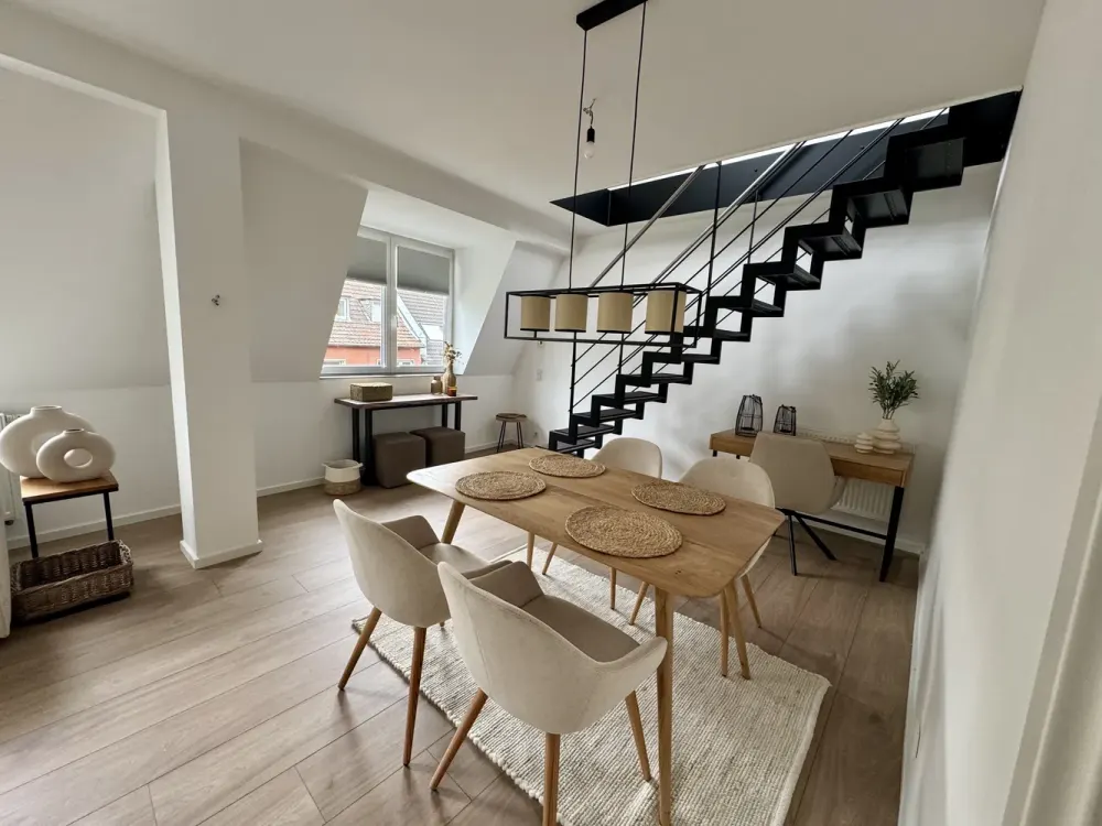 Komplett möblierte Traumwohnung mit Dachterrasse im begehrten Belgischen Viertel