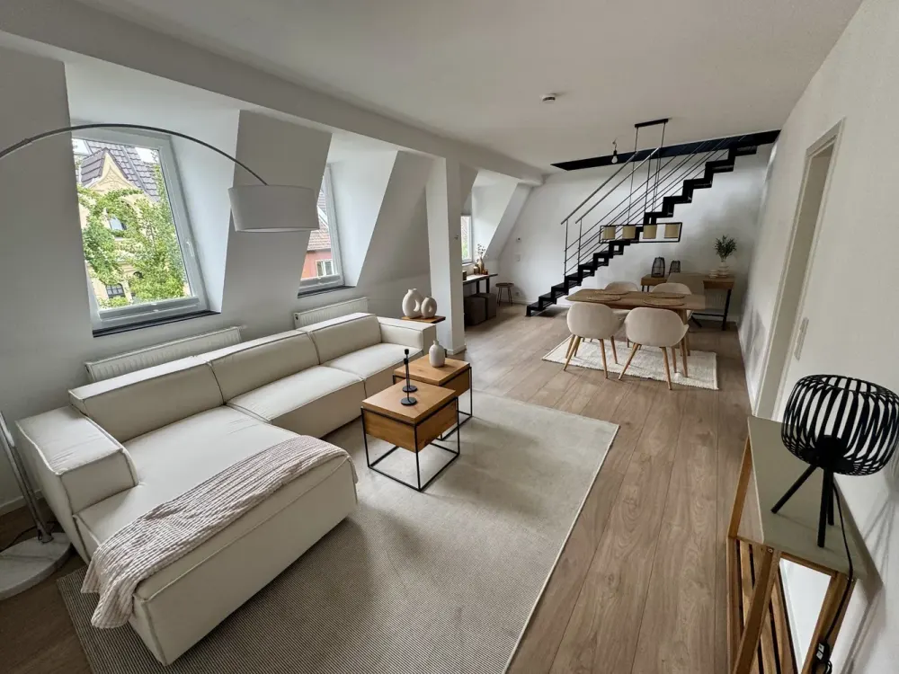 Komplett möblierte Traumwohnung mit Dachterrasse im begehrten Belgischen Viertel