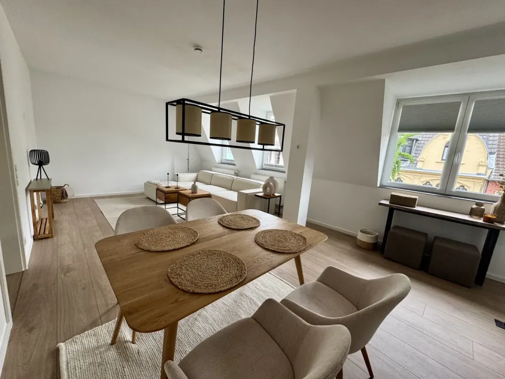 Komplett möblierte Traumwohnung mit Dachterrasse im begehrten Belgischen Viertel