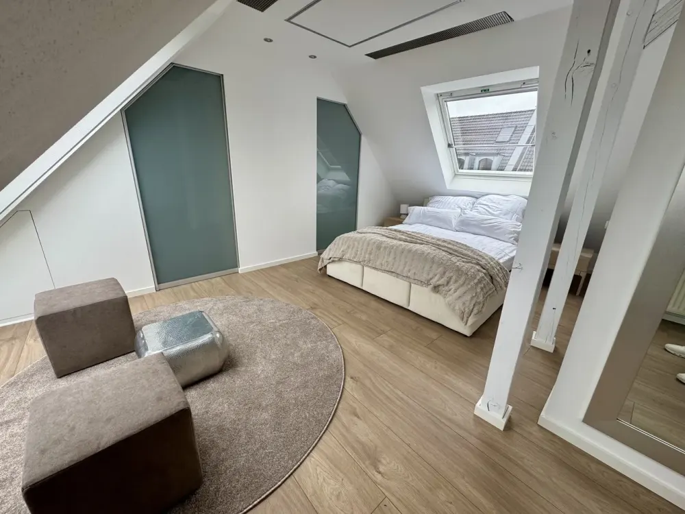 Komplett möblierte Traumwohnung mit Dachterrasse im begehrten Belgischen Viertel