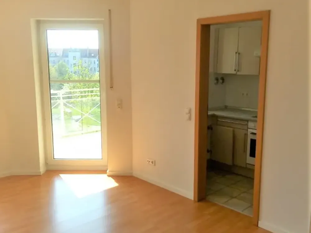 Ruhige und helle Einzimmer-Wohnung mit Balkon