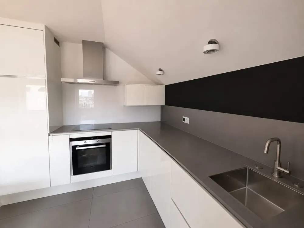 Modern Old Building Apartment with Attic, Roof Terrace and Air Conditioning