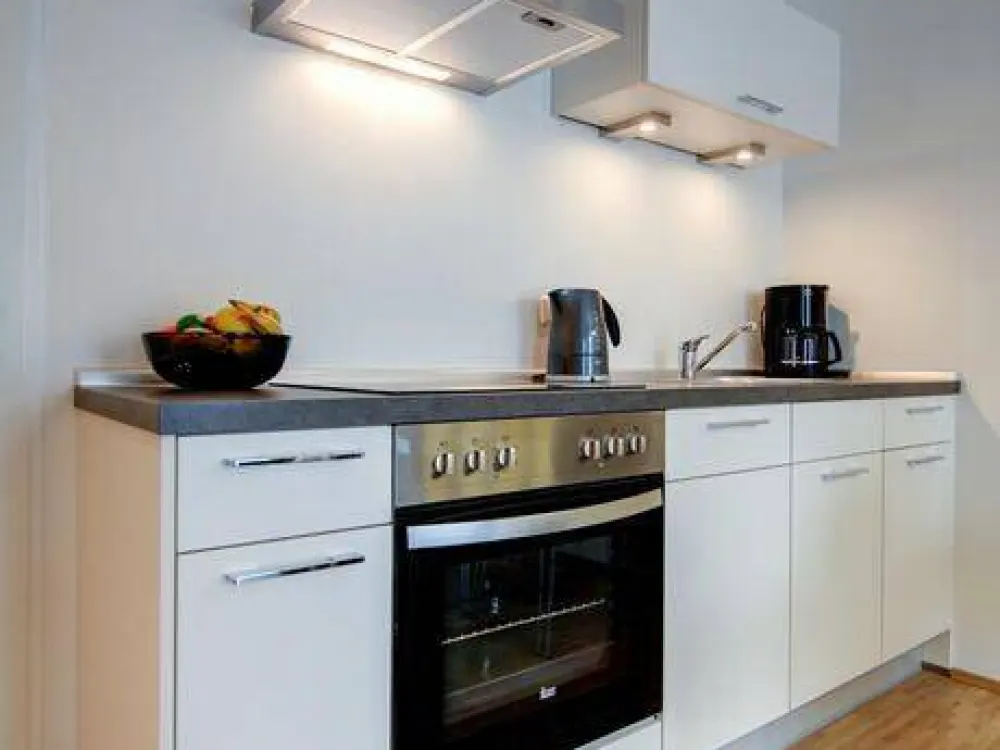 Furnished: Near U-Bahn U6 Holzapfelkreuth