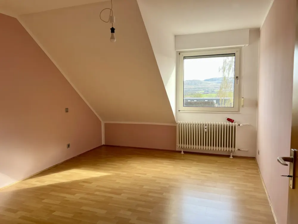 Wohnen mit Charakter: 3-Zimmer-Dachgeschosswohnung in Wehrheim