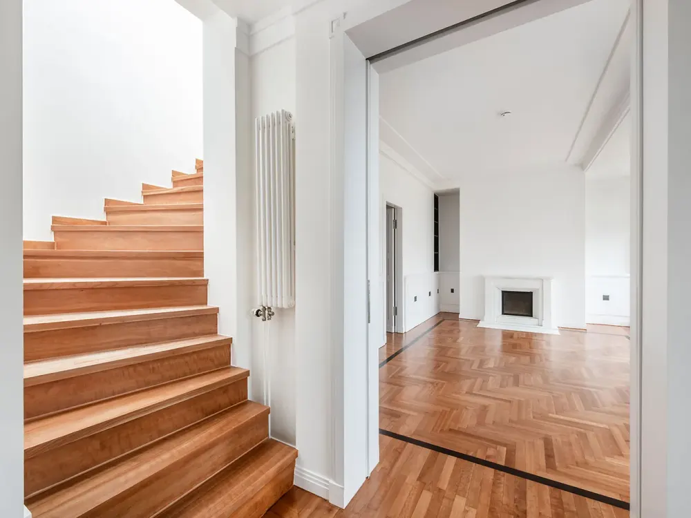 Elegantes Penthouse mit Dachterrasse und Kamin