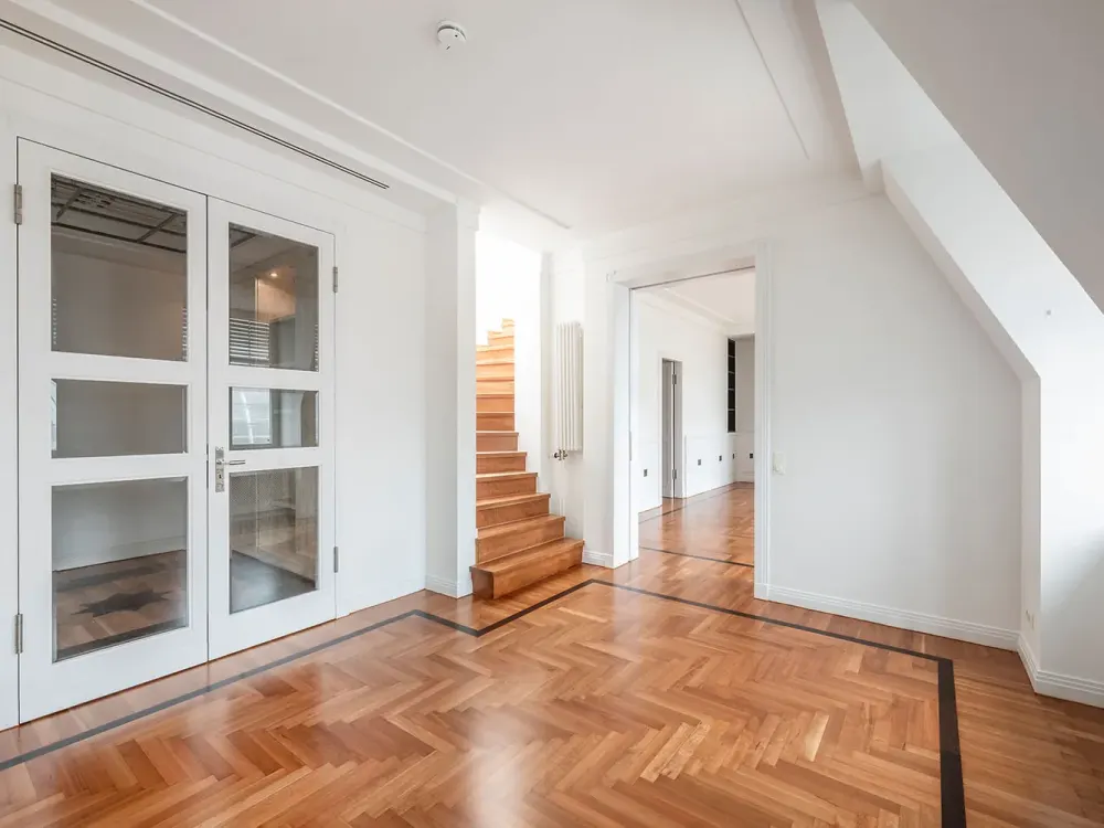 Elegantes Penthouse mit Dachterrasse und Kamin