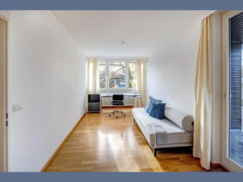 Möbliert: Dachterrassenwohnung in exklusiver Lage des Herzogparks