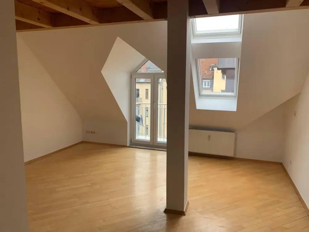 Nähe Rotkreuzplatz - schöne Dachterrassen-Galerie-Wohnung in top renoviertem Altbau