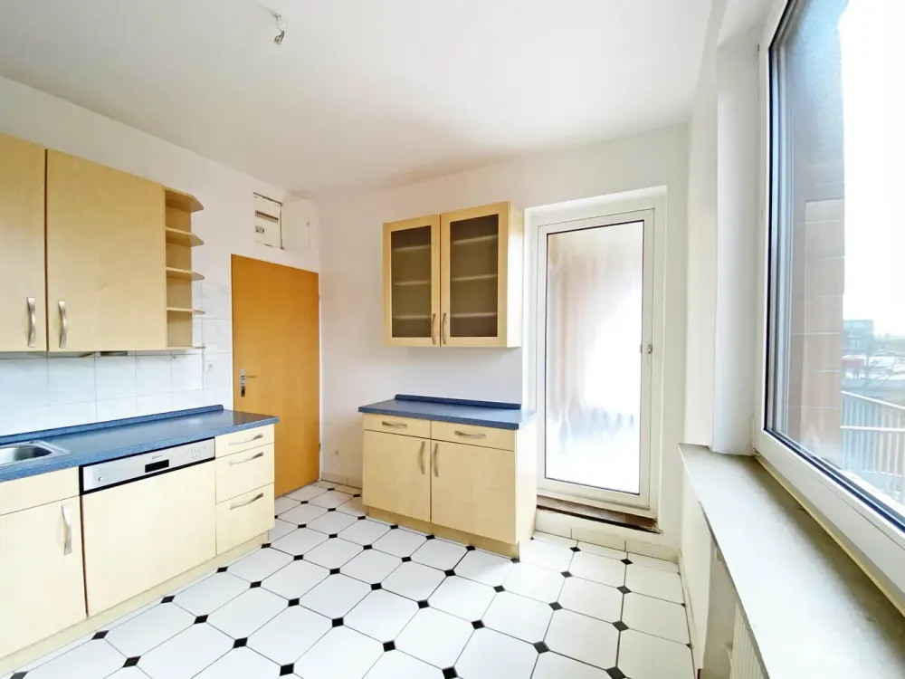Herrliche 3-Zimmer-Wohnung mit Südwest-Balkon in der Neustadt!