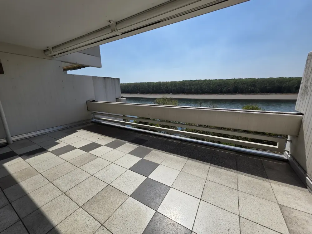 Maisonettewohnung mit Rheinblick und großzügiger Terrasse in Köln-Ensen