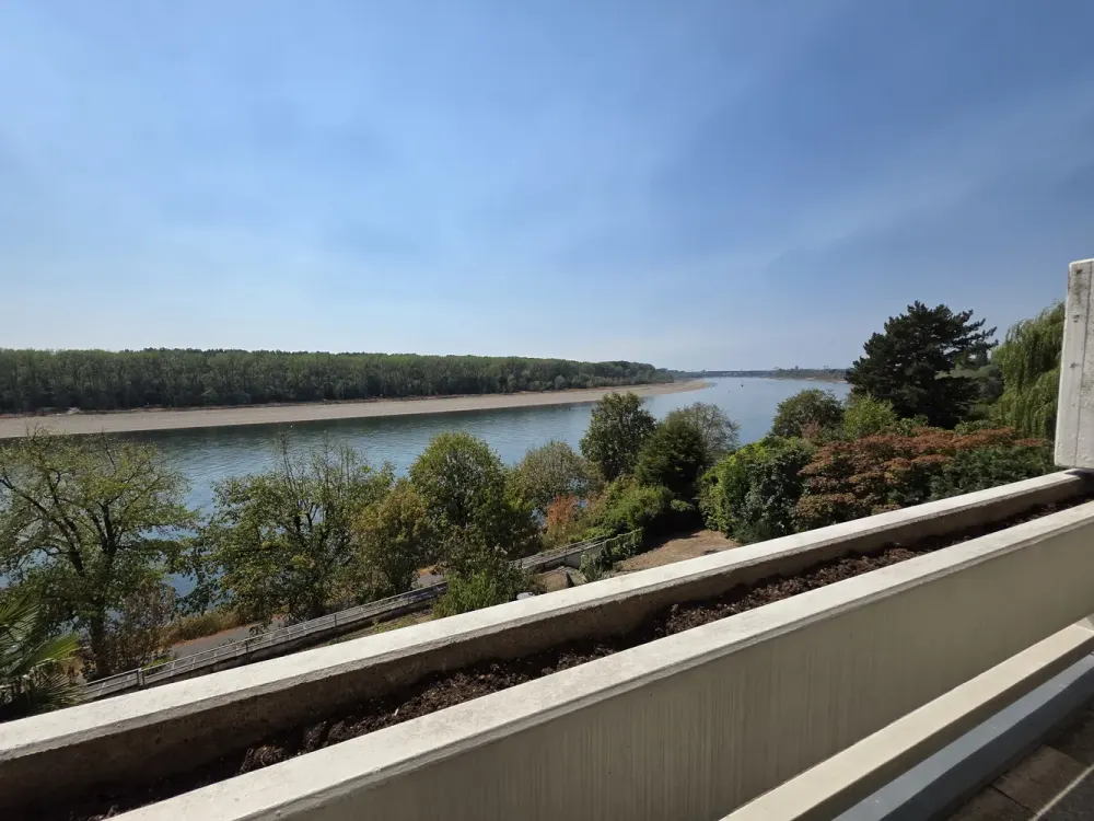 Maisonettewohnung mit Rheinblick und großzügiger Terrasse in Köln-Ensen