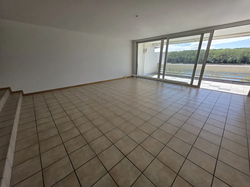 Maisonettewohnung mit Rheinblick und großzügiger Terrasse in Köln-Ensen