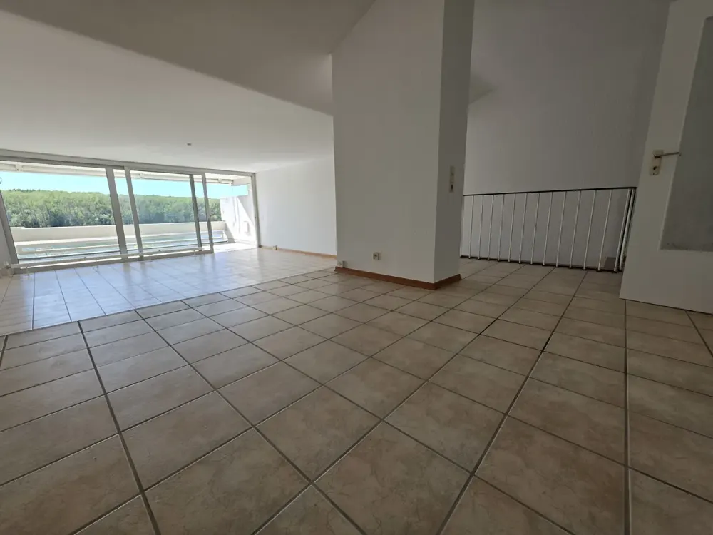 Maisonettewohnung mit Rheinblick und großzügiger Terrasse in Köln-Ensen