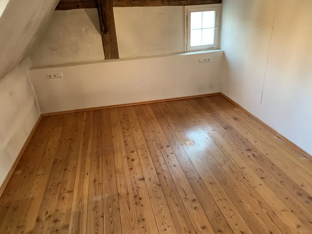 Attraktive 3-Zimmer-Altbauwohnung mit Balkon und Einbauküche in Aichtal-Grötzingen