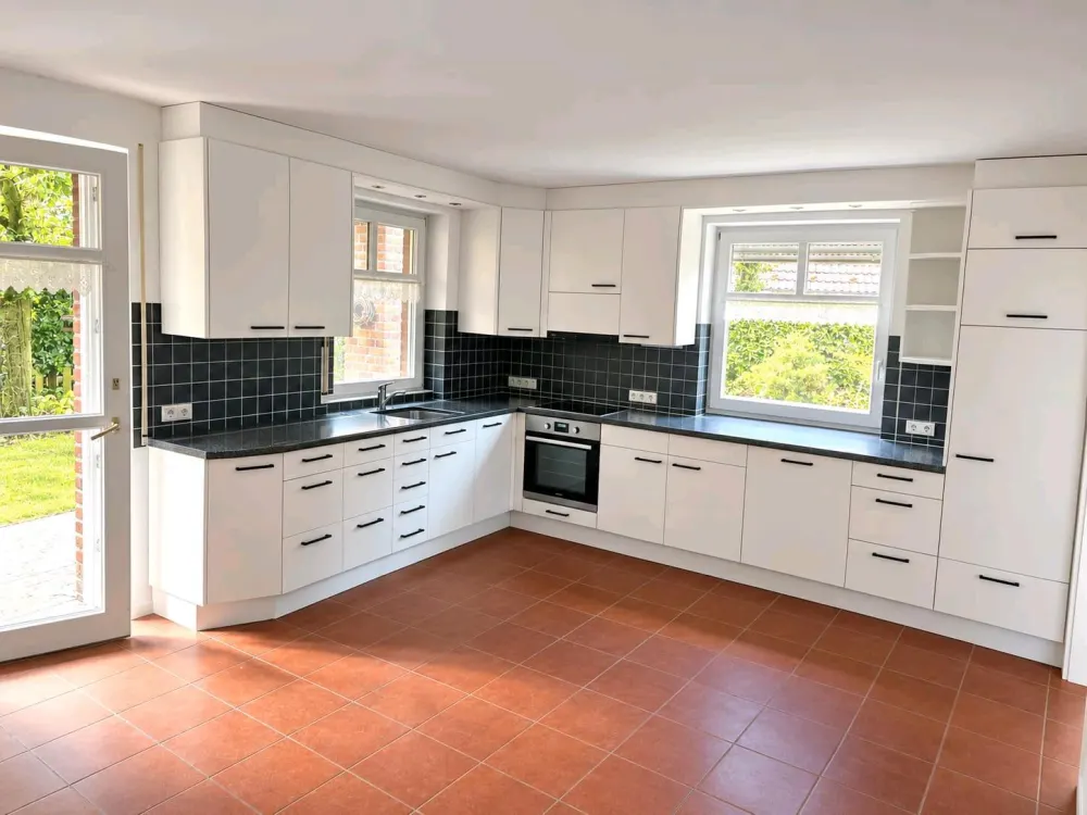 Wunderschöne, renovierte 3-Zimmer Wohnung mit Garten,Kamin&Garage