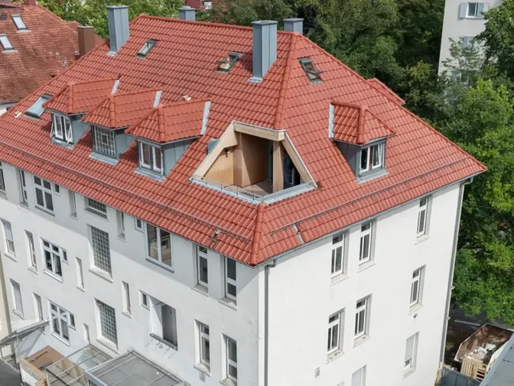 Großzügige Drei-Zimmer-Wohnung ideal zur WG-Gründung mit gemeinschaftlichem Dachbereich