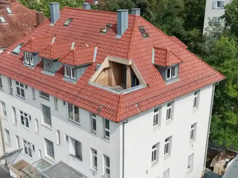 Großzügige Drei-Zimmer-Wohnung ideal zur WG-Gründung mit gemeinschaftlichem Dachbereich
