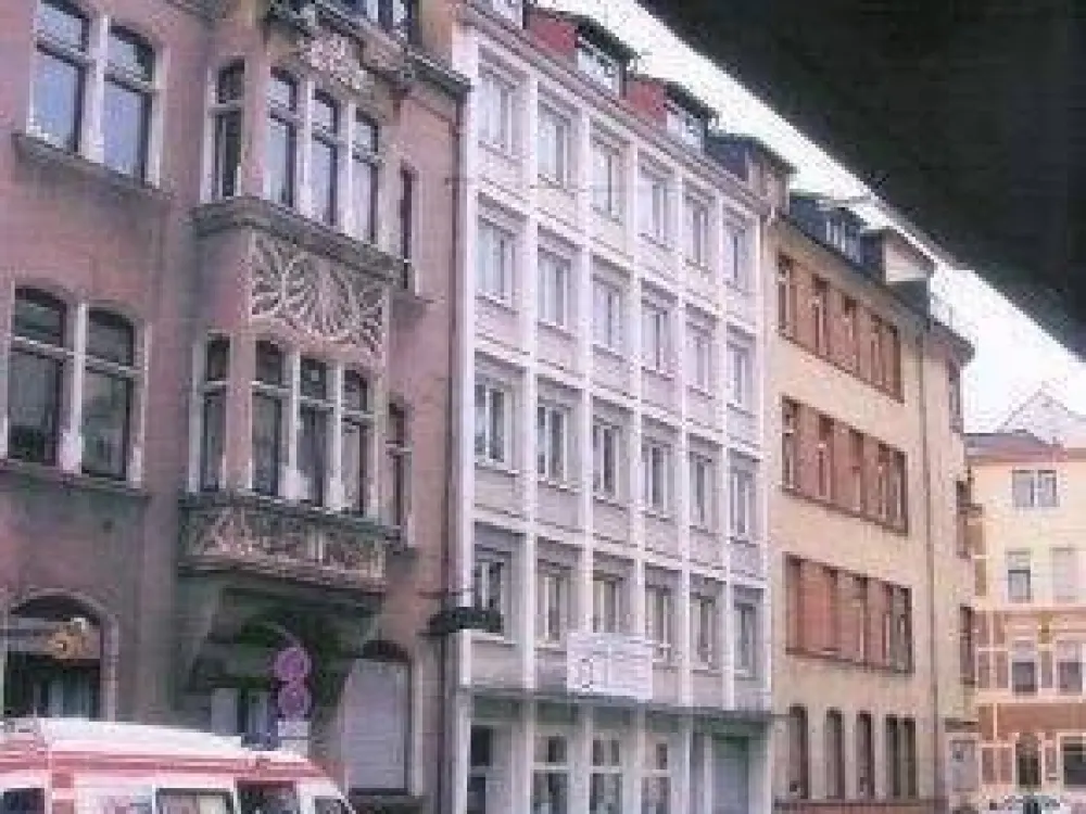 Zentralgelegene 2-Zimmer-Wohnung mit Loggia in Saarbrücken (St. Johann). 5 Min zur City, 15 Min zur Uni