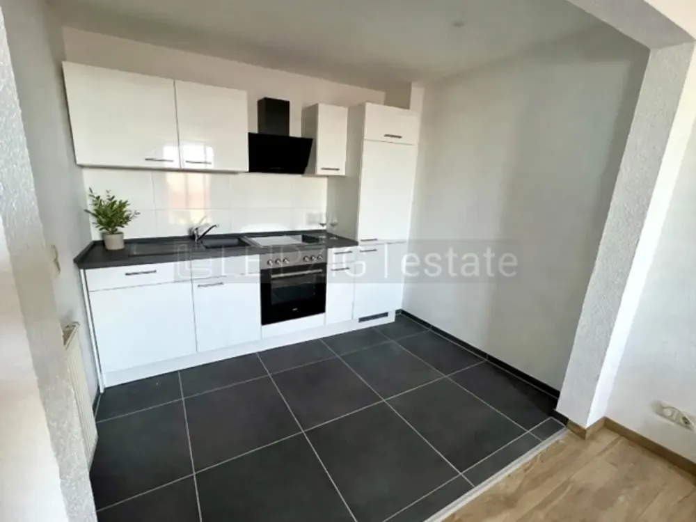 gut geschnittene helle 2-Zi-Wg., mit gr. Balkon, EBK, Pkw-SP, in ruhiger Stadtrandlage von Lützen