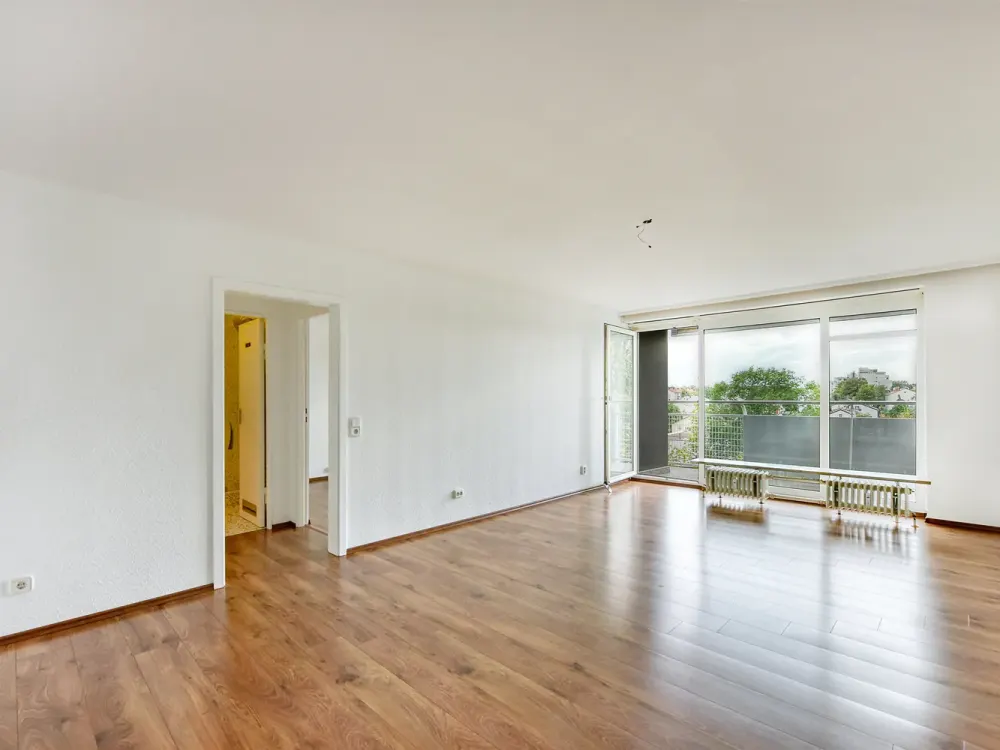 +++ gemütlich & gepflegt - sonniger Süd-Balkon - Laminat - inklusive EBK & TG-Stellplatz +++