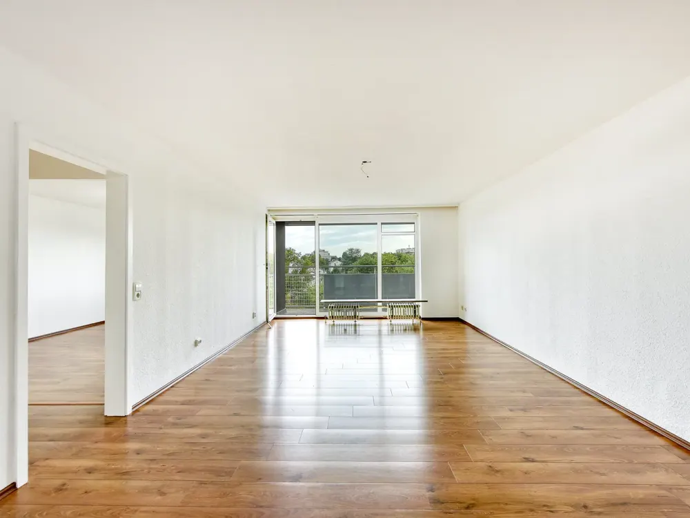 +++ gemütlich & gepflegt - sonniger Süd-Balkon - Laminat - inklusive EBK & TG-Stellplatz +++