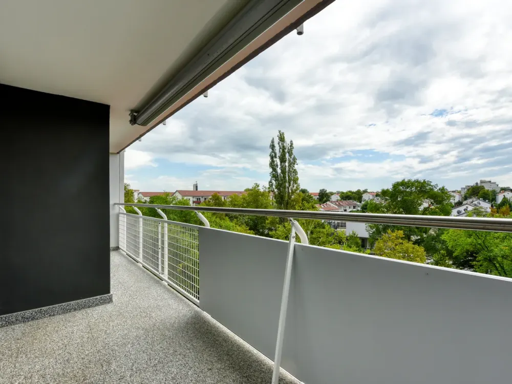 +++ gemütlich & gepflegt - sonniger Süd-Balkon - Laminat - inklusive EBK & TG-Stellplatz +++