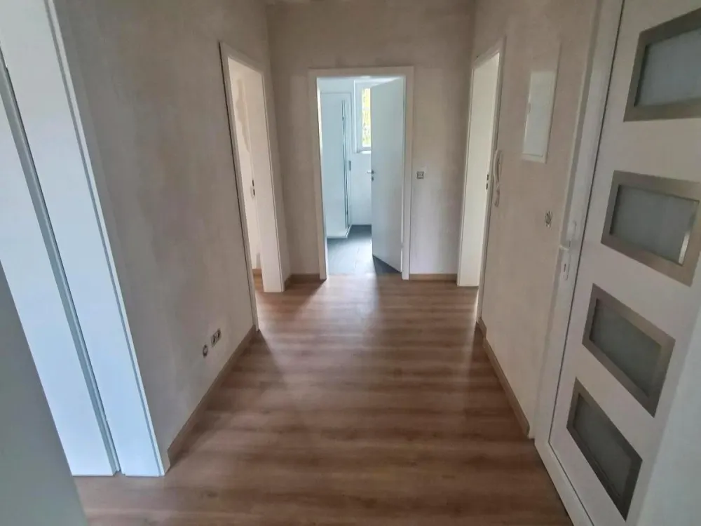 3-room kitchen bathroom ground floor apartment in city villa directly by the park