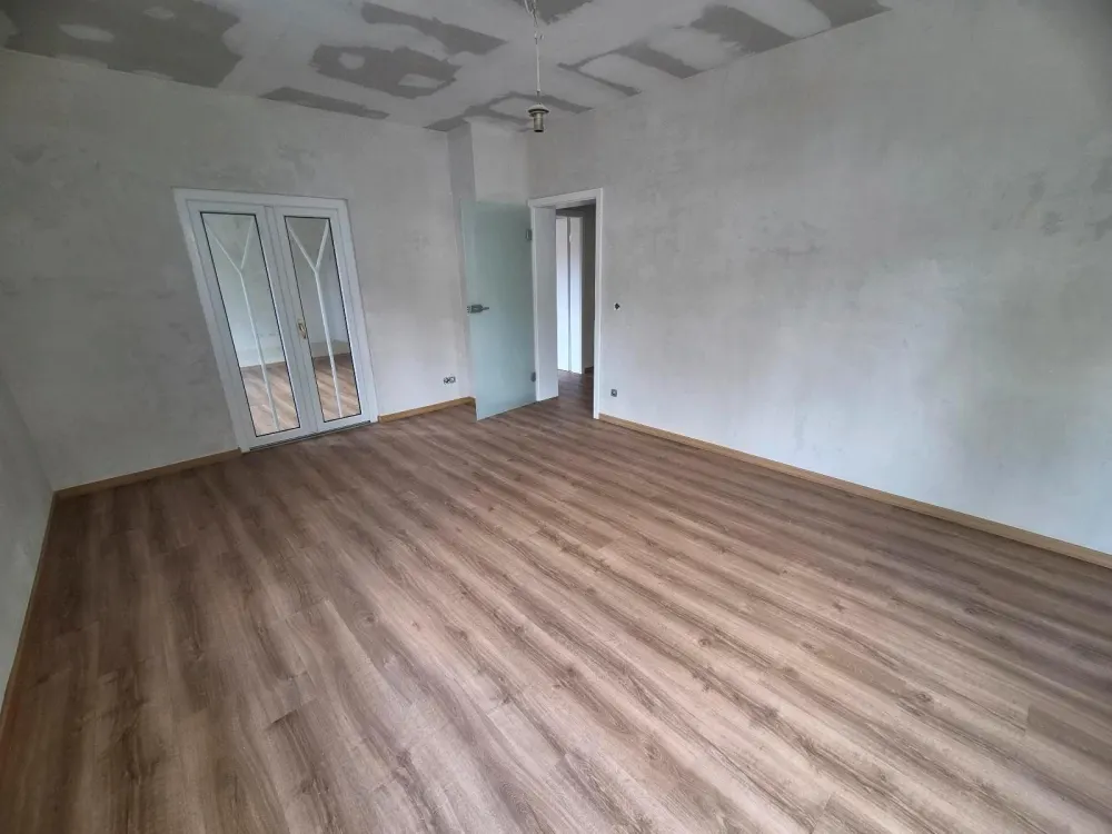 3-room kitchen bathroom ground floor apartment in city villa directly by the park