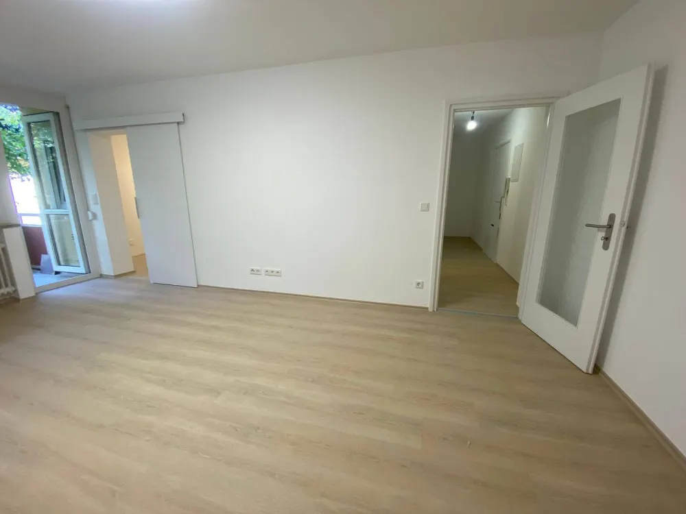 Schöne 2 Zimmer-Wohnung( EG) mit Balkon in München-Schwabing