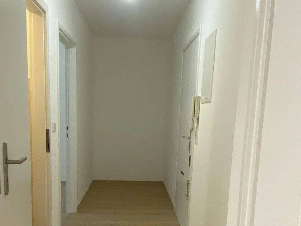 Schöne 2 Zimmer-Wohnung( EG) mit Balkon in München-Schwabing