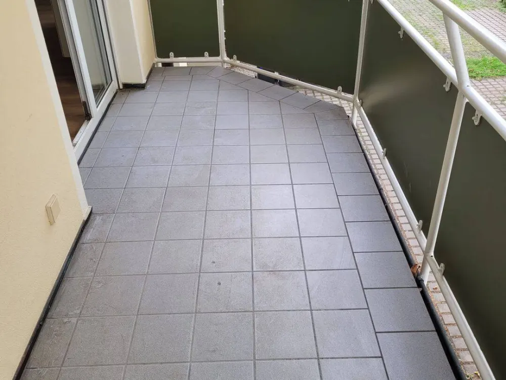 Neu saniert: 1-Raum-Wohnung * Balkon * neues Laminat * Lindenau